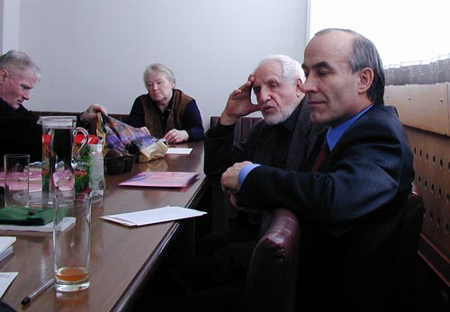 Round06.jpg (25943 bytes)