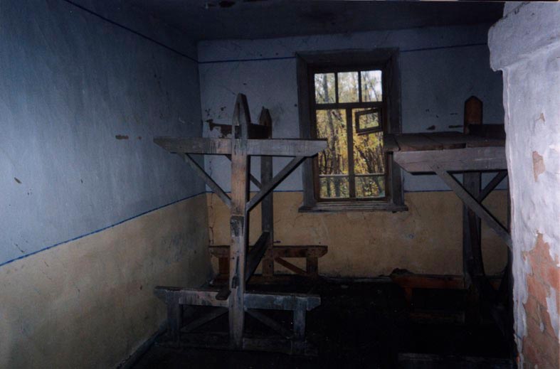 image038.jpg (8367 bytes)