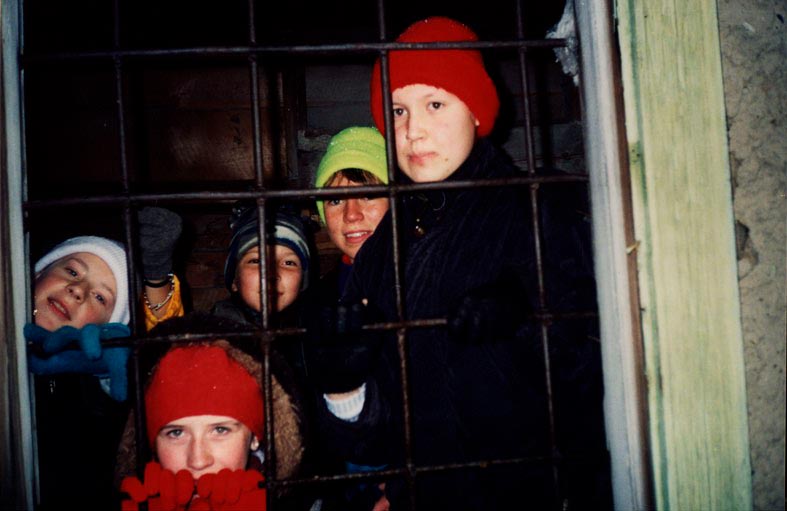 image048.jpg (25991 bytes)