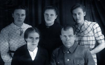 В.П.Ермоленко с семьёй (1947 г., Норильск)