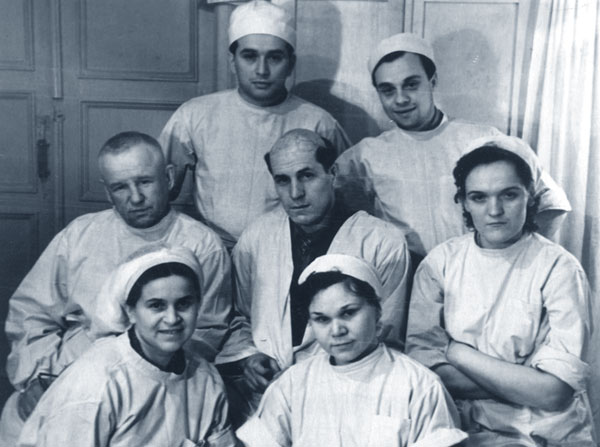 �������� ������ � ������������� ��������� � ������� �������, �������� ���������� �� ���� ��� (�� � ������ ������� ����). ����� �� ���� �.�.������, ������ �.�.��������. � ������ ���� (����� �������) �������� �������� � ���� �������. ������ (�����) �.�.������� � �.�.���������. ������ 1957 �.